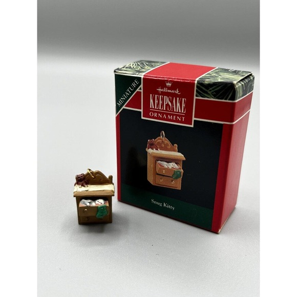 Hallmark Keepsake Ornament Snug Kitty - Picture 1 of 4